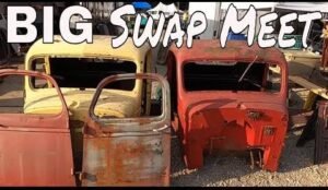 Vintage Car Enthusiasts Gather at Historic Automobile Show