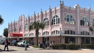 Discover Florida's Diverse Flea Markets: Treasures Await!