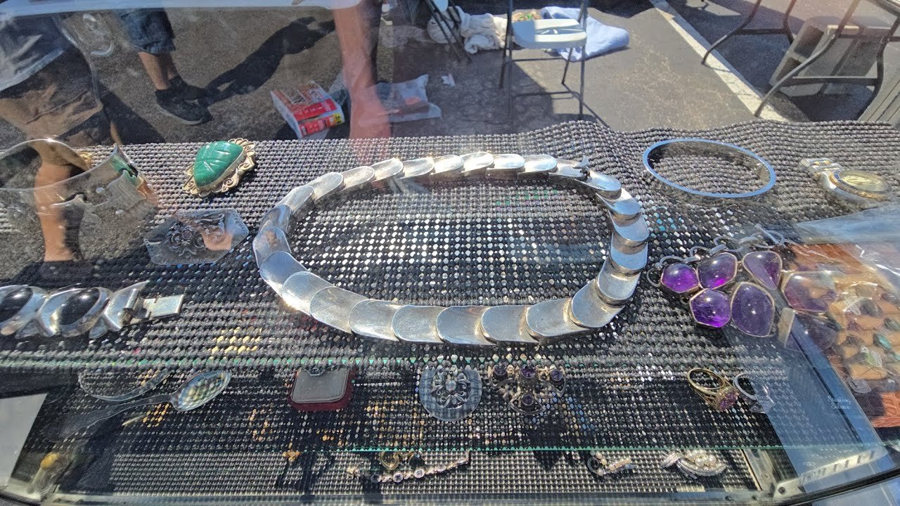 Discover Unique Vintage Jewelry Finds at Your Local Flea Market