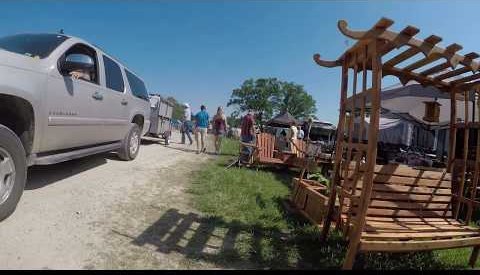 Chicken Cooperative Flea Market 