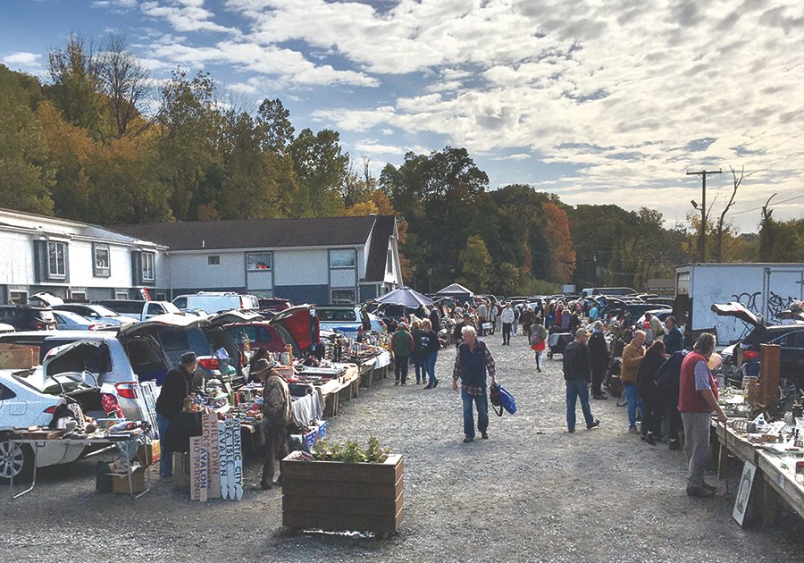 Golden Nugget Flea Market - Outdoor Shopping