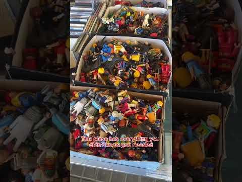 Flea World Market in Barcelona: Vintage Fashion & More