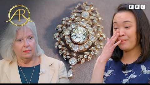 Antique Jewelry Fairs Revive Glamour with Vintage Gems